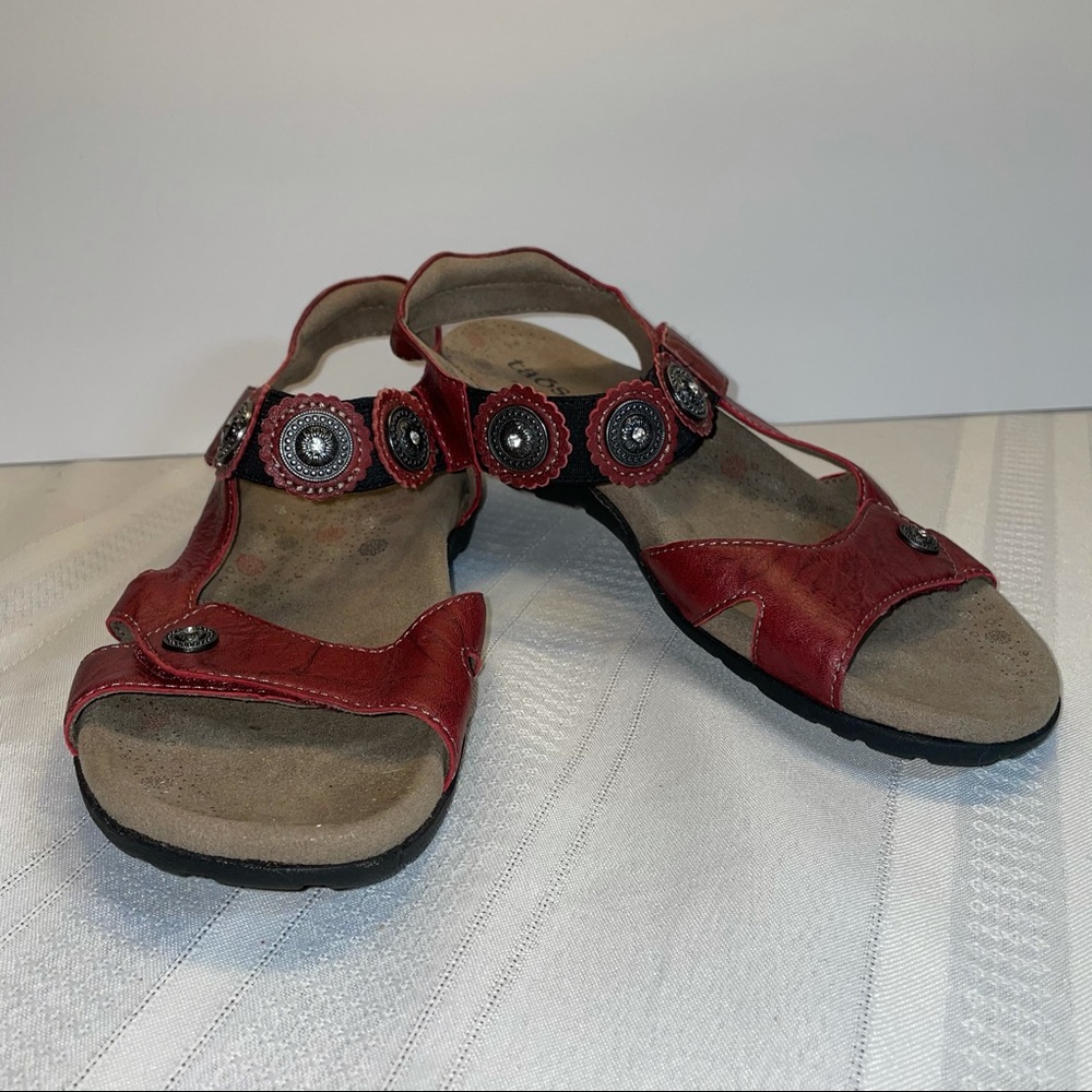 Taos Eden 2 hook and loop red sandals size 6